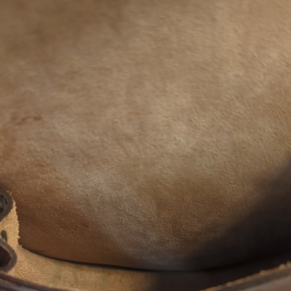 Elegant Brown Leather Crossbody Bag - Picture 5 of 8